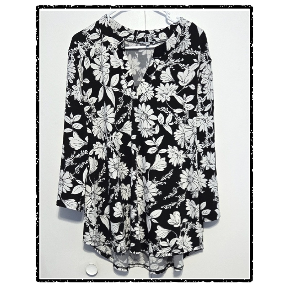 White Birch Black and White Floral Blouse • EUC
